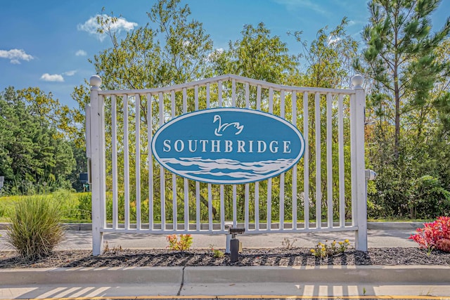 view of community / neighborhood sign