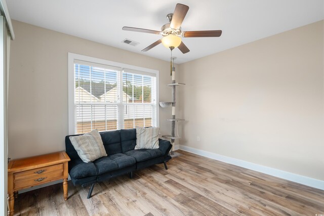 sitting room featuring light hardwood / wood-style floors and ceiling fan