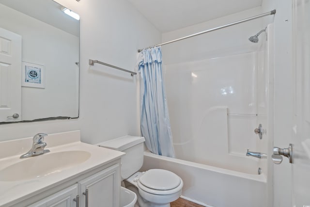 full bathroom featuring shower / tub combo with curtain, vanity, and toilet