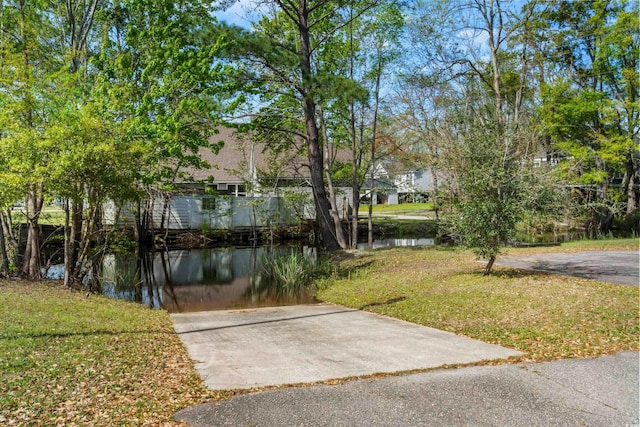 view of yard with a water view