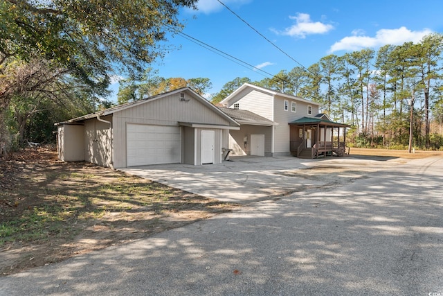 view of front facade with a garage