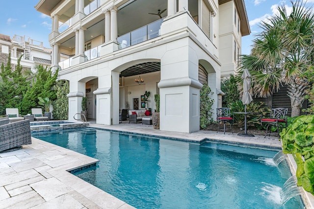 view of swimming pool featuring an outdoor living space, ceiling fan, a patio area, and an in ground hot tub