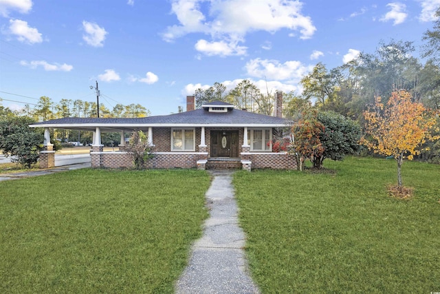 view of front of house with covered porch and a front lawn