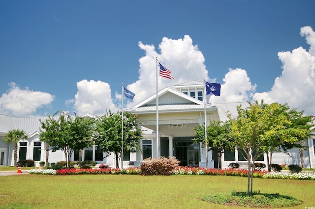 exterior space featuring a front yard