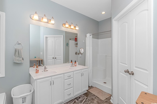 bathroom featuring a shower with curtain and vanity