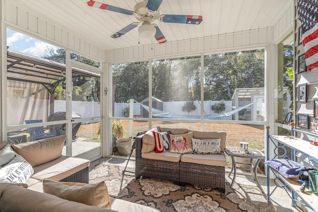 sunroom featuring ceiling fan