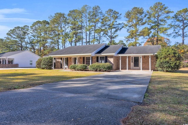 ranch-style house featuring a front yard and a porch