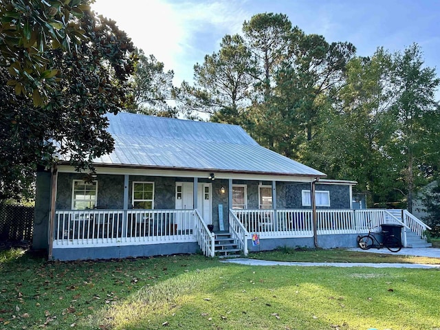 view of front facade with covered porch and a front lawn