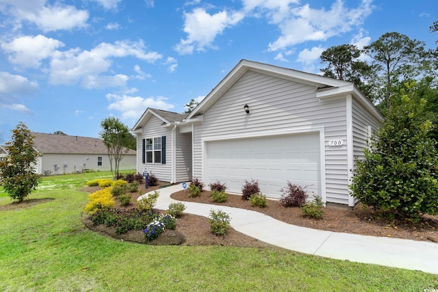 ranch-style home featuring a front lawn