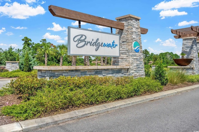 view of community / neighborhood sign