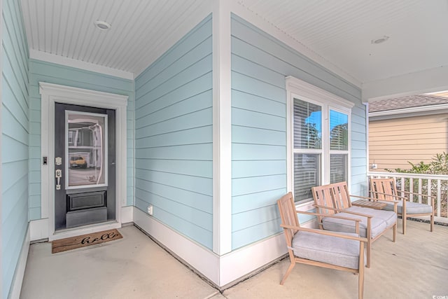 entrance to property featuring covered porch