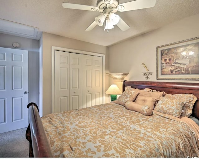 bedroom featuring ceiling fan, carpet flooring, a closet, and a textured ceiling