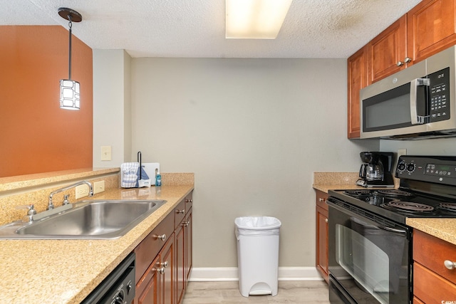 kitchen featuring hanging light fixtures, sink, light wood-type flooring, a textured ceiling, and black range with electric cooktop