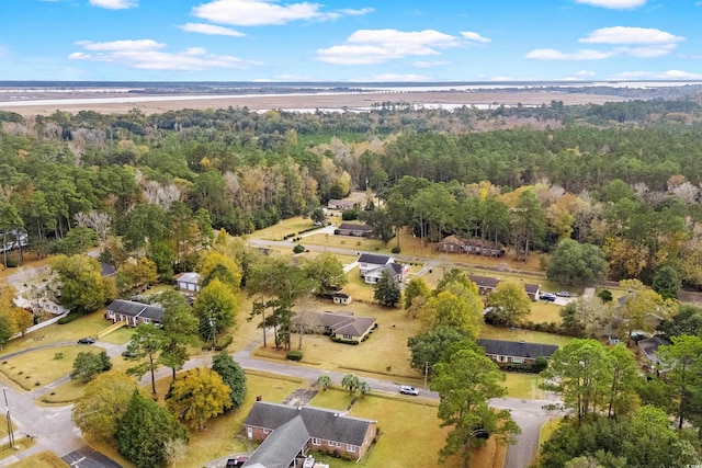 birds eye view of property featuring a forest view