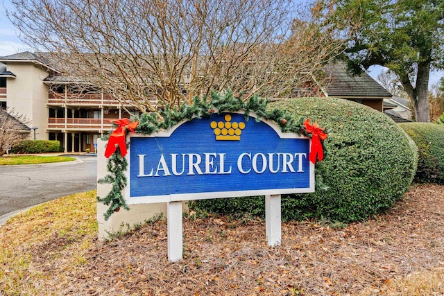 view of community / neighborhood sign