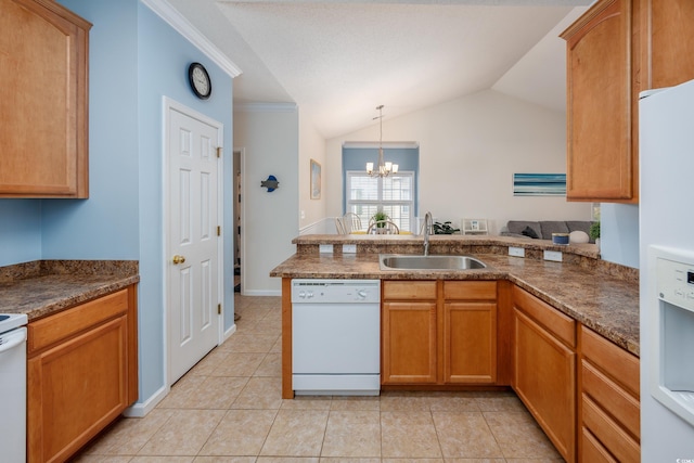 kitchen with sink, kitchen peninsula, a chandelier, lofted ceiling, and white appliances