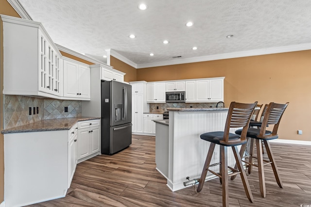 126 Pickering Dr, Murrells Inlet, SC 29576 - kitchen featuring stainless steel appliances, dark wood-type flooring, a breakfast bar area, crown molding, and white cabinets