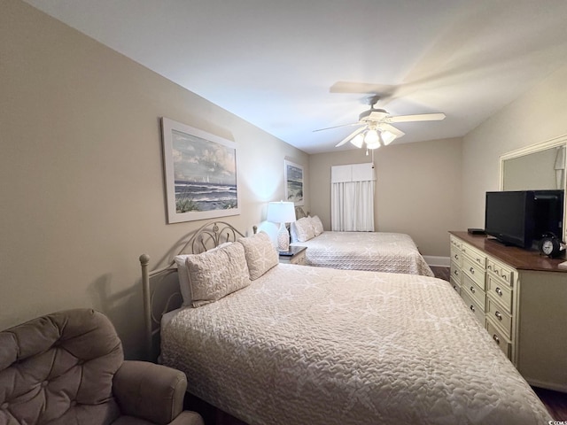 bedroom featuring ceiling fan