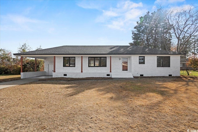 view of front of house with a front yard and a carport