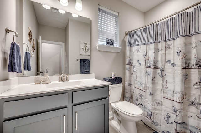 bathroom with curtained shower, visible vents, vanity, and toilet