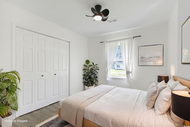 90 Wateree Trl, Georgetown, SC 29440 - bedroom with ceiling fan, visible vents, a closet, and wood finished floors