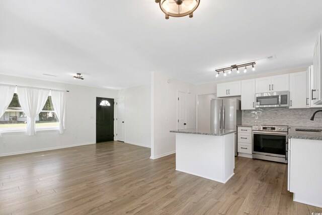 90 Wateree Trl, Georgetown, SC 29440 - kitchen featuring tasteful backsplash, a center island, light wood-style floors, appliances with stainless steel finishes, and a sink