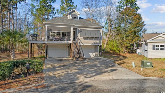 view of front facade featuring a garage