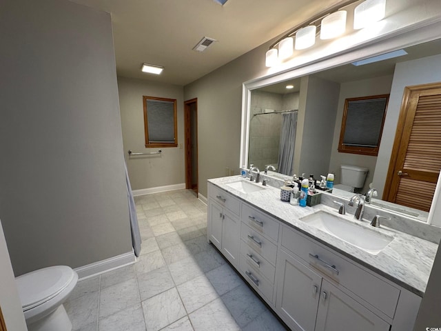 bathroom with a shower with curtain, vanity, and toilet