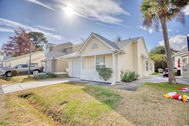 view of front facade with a front yard