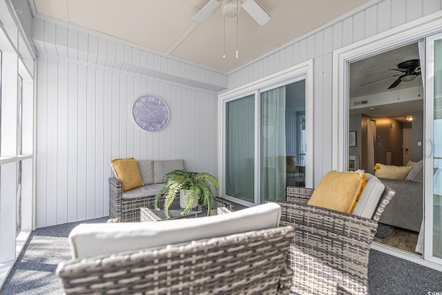 sunroom with ceiling fan