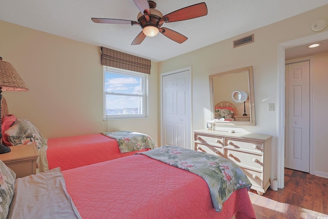 bedroom with hardwood / wood-style flooring, ceiling fan, and a closet