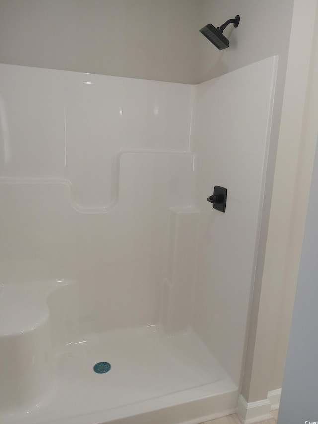 bathroom featuring a shower