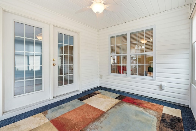 sunroom featuring ceiling fan