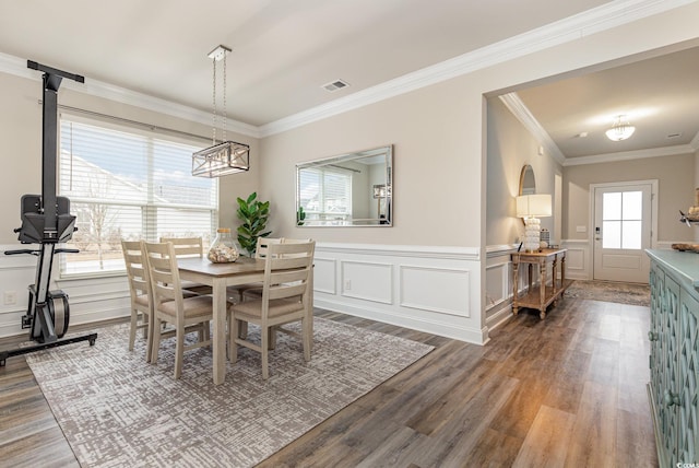 dining space featuring crown molding and hardwood / wood-style floors