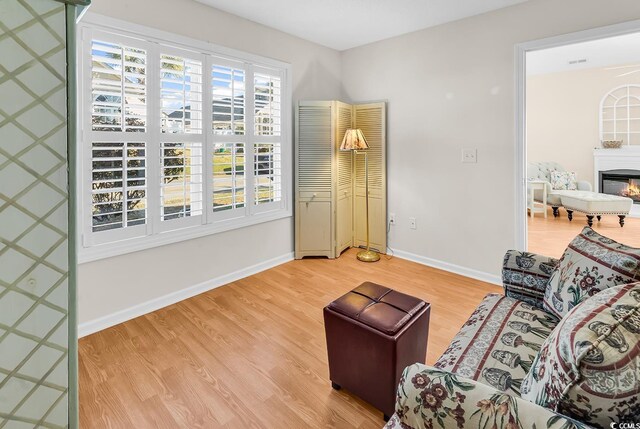 carpeted living room featuring ceiling fan