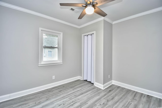 unfurnished room with light hardwood / wood-style floors, ceiling fan, and crown molding