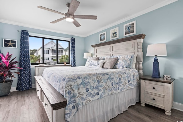 bedroom featuring ceiling fan, dark hardwood / wood-style floors, and crown molding