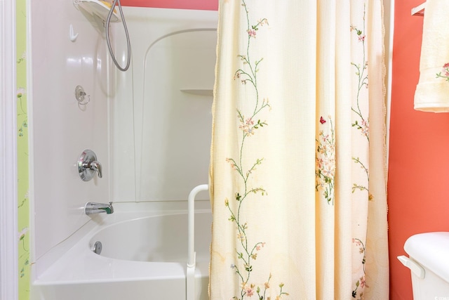 bathroom featuring toilet and shower / tub combo with curtain