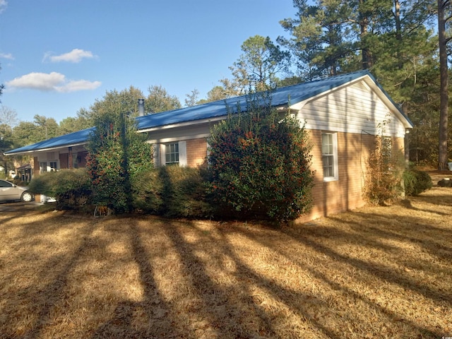 view of side of property featuring a yard