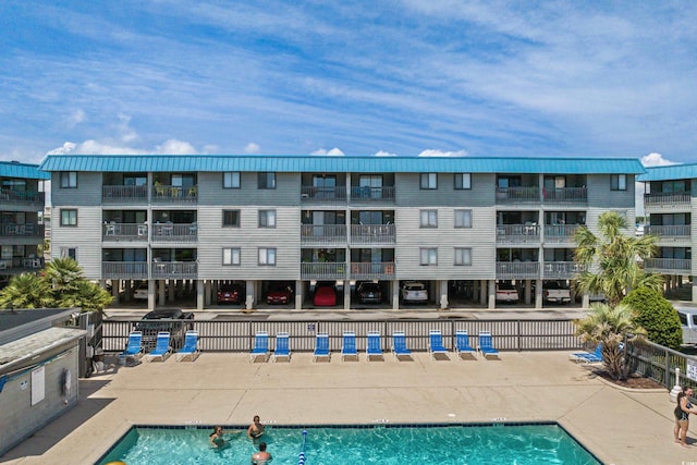 view of swimming pool