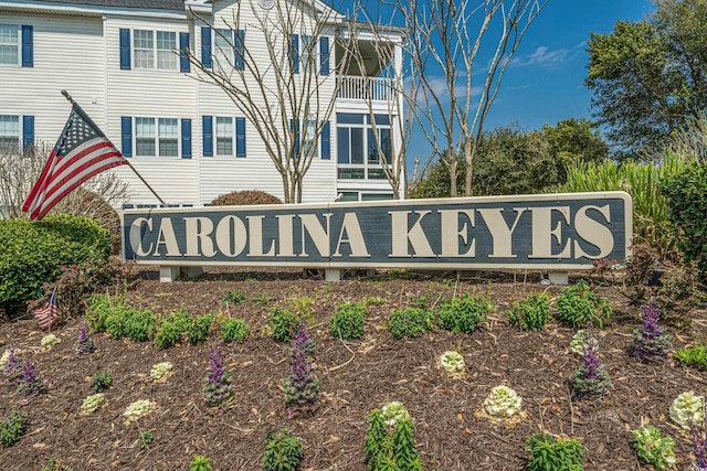 view of community / neighborhood sign