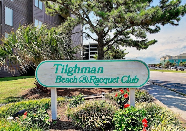 view of community / neighborhood sign