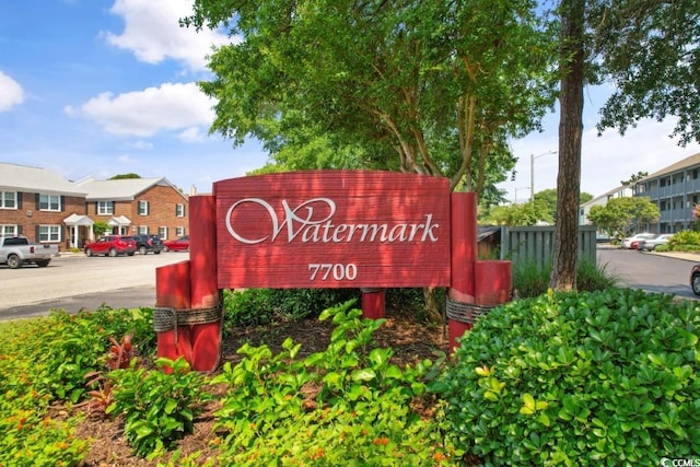 community sign with a residential view