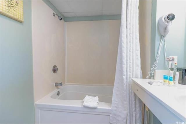 bathroom with shower / tub combo with curtain