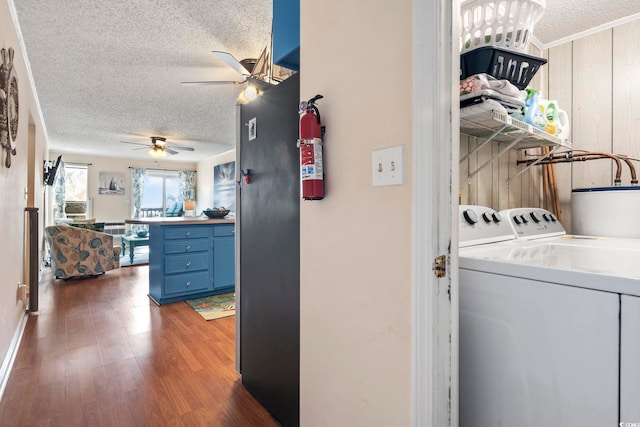 laundry area featuring a textured ceiling, washing machine and dryer, dark hardwood / wood-style floors, and ceiling fan