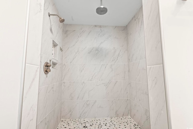 bathroom featuring a tile shower