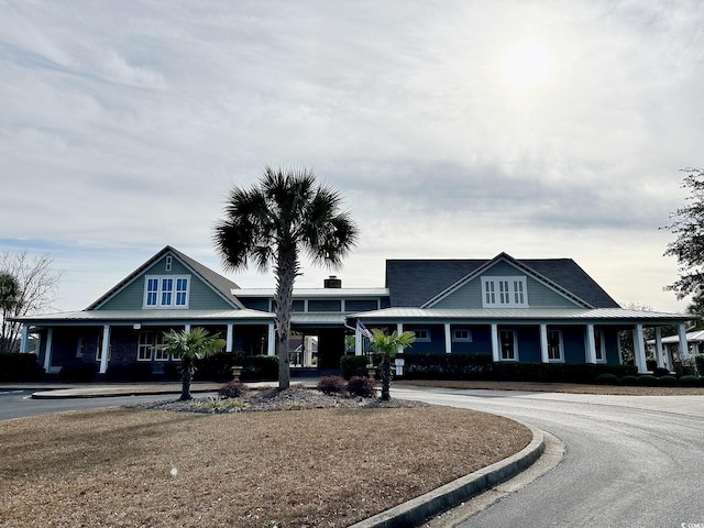 view of front of property featuring driveway and covered porch