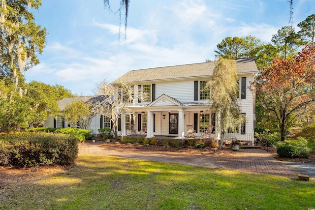 view of front of house featuring a porch and a front yard