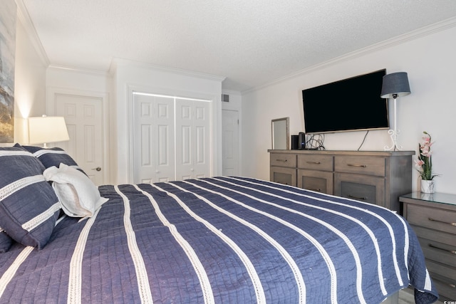 bedroom featuring ornamental molding, a textured ceiling, and a closet