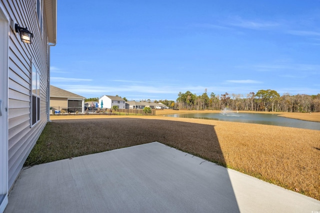 view of yard featuring a water view